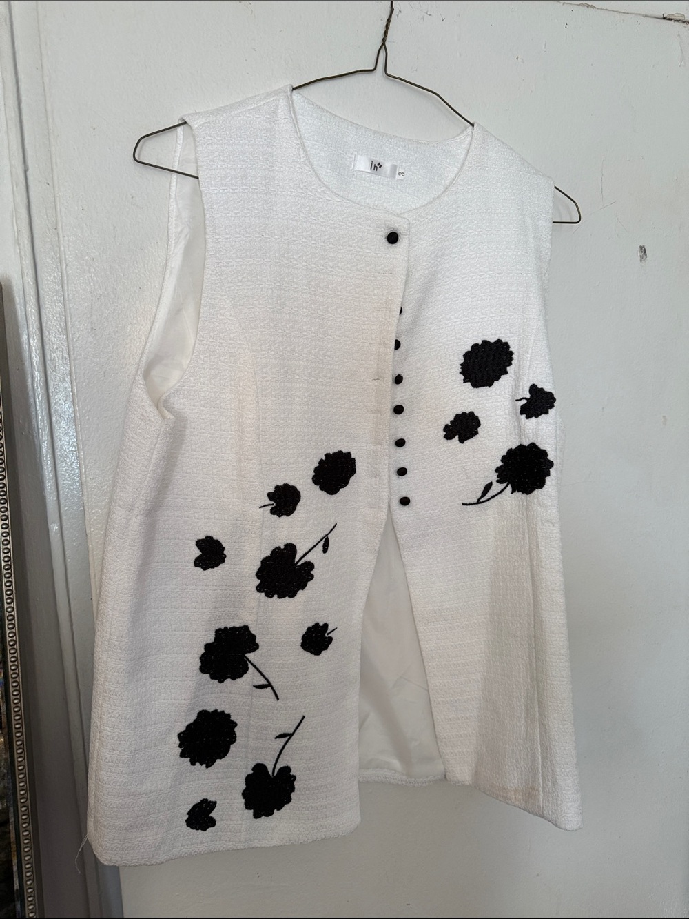 Elegant Sleeveless White Floral Embroidered Top